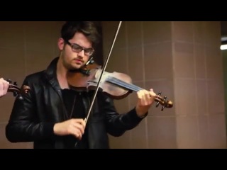 stunning violin playing by street musicians