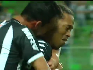 ronaldinho's incredible goal in the match atletico mineiro - figuirense (6-0)